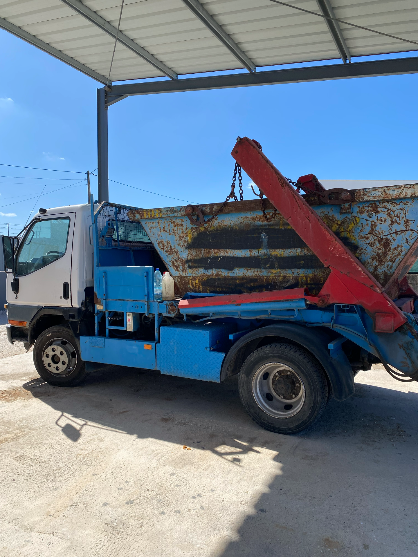 Mitsubishi - porta contentores